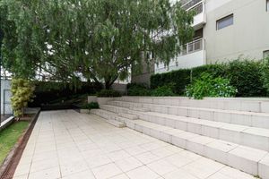 Image 44 - 932330
