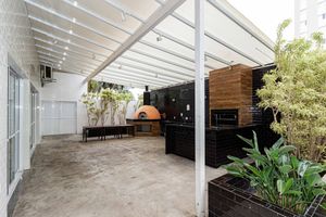 Image 65 - 932330