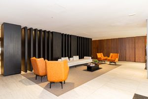 Image 10 - 885889