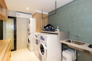 Image 14 - 885889