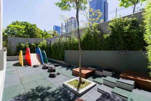 Image 29 - 885889
