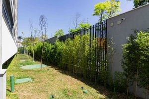 Image 30 - 885889