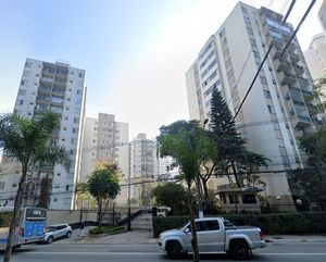 Image 12 - 881658
