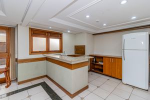Image 34 - 651019