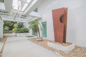 Image 19 - 210