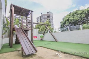 Image 11 - 210