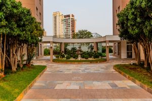 Image 32 - 703925