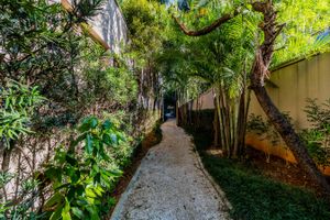 Image 89 - 703925