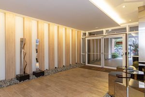 Image 33 - 898225