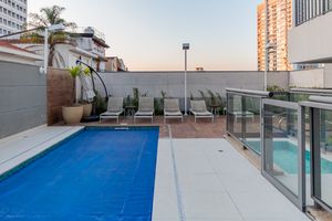 Image 33 - 895650