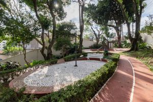 Image 136 - 318575
