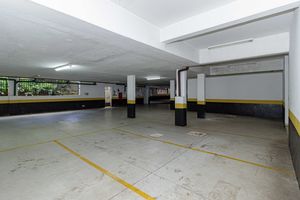 Image 17 - 884234