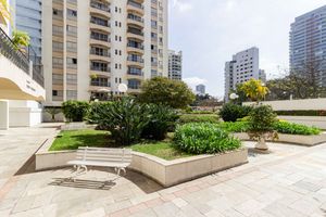 Image 40 - 900031