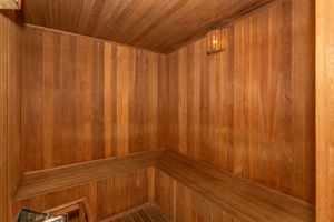 Image 34 - 813688