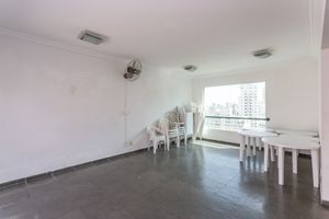 Image 37 - 813688