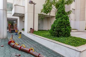 Image 67 - 880037