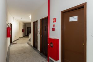 Image 19 - 931857