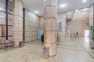 Image 10 - 872206