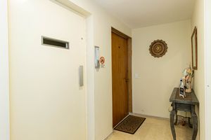 Image 43 - 915935