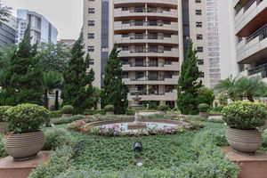 Image 44 - 882528