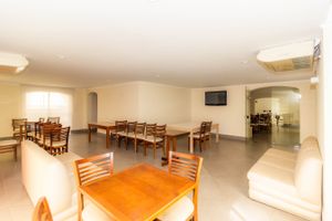 Image 11 - 886337