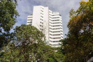 Image 31 - 877522