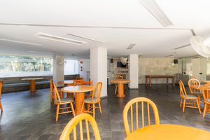 Image 35 - 877522