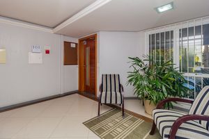 Image 21 - 875617