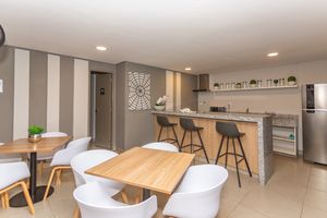 Image 39 - 869551