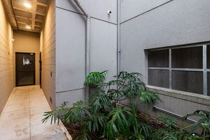 Image 41 - 930252