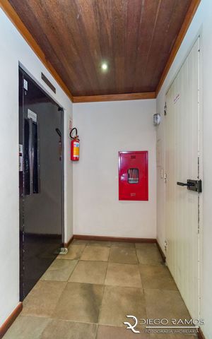 Image 39 - 881004