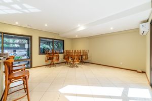 Image 31 - 885923