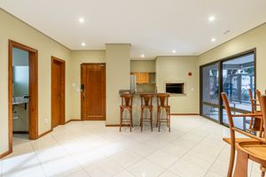 Image 32 - 885923