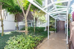 Image 37 - 882784