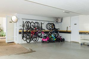 Image 63 - 899687