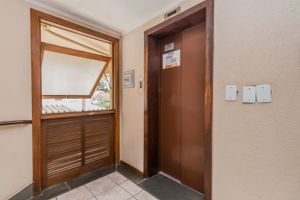 Image 30 - 208240