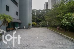 Image 42 - 923943