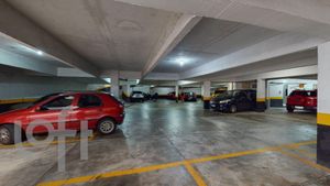 Image 15 - 899400