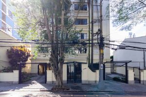 Image 23 - 881971