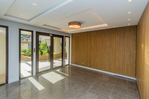 Image 31 - 858343