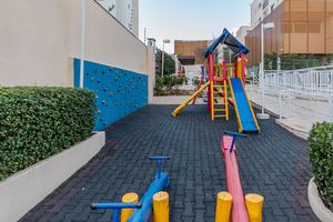 Image 85 - 752994