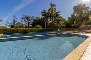 Image 35 - 275728