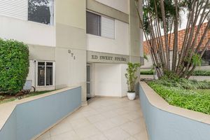 Image 12 - 884140