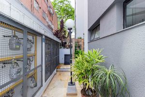 Image 37 - 923111