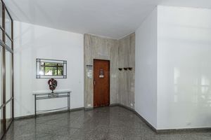 Image 56 - 894602