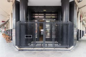 Image 33 - 876295