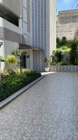 Image 17 - 875983