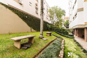 Image 29 - 812384