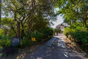 Image 37 - 869572