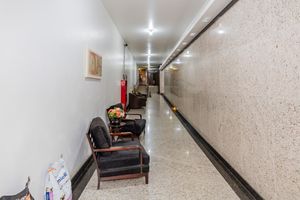 Image 22 - 893195